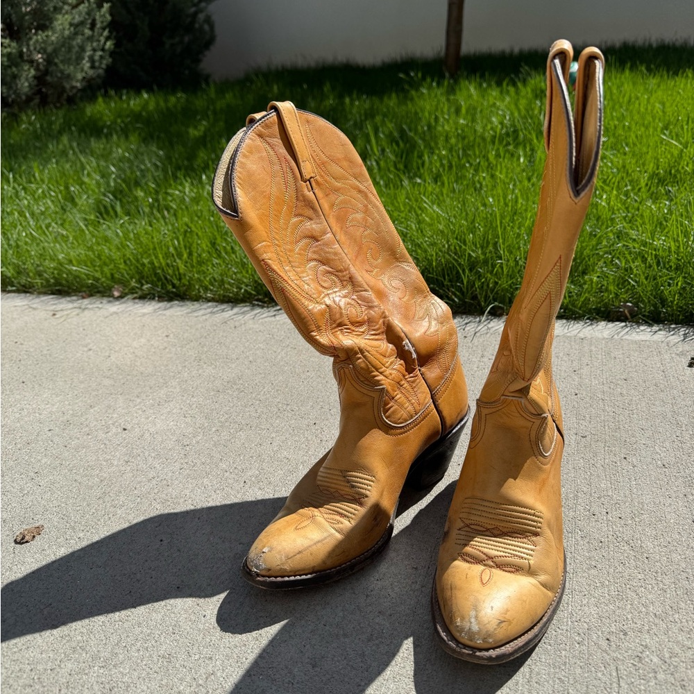 VINTAGE Canada West Honey colored Leather Cowboy Boots